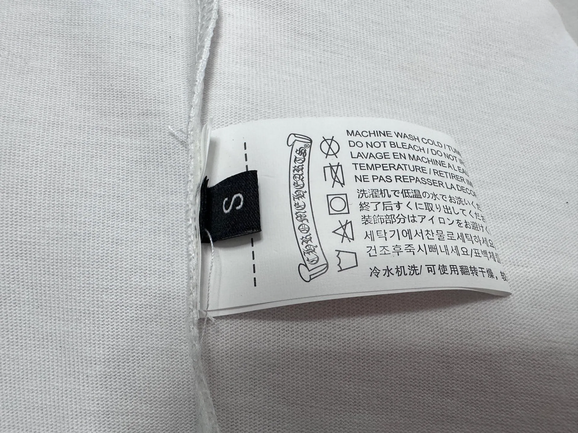 🅿️170 [chrome hearte] Chrome hearte Sanskrit skull color printed T-shirt. Every style of Chrome hearte is really unique. Every piece has a back view. This leather label design is really cool. Made of 260g pure cotton fabric. Rigorous craftsmanship. Details determine quality. Original washed tag packaging, full of style! Color: Black White Size: XS-L